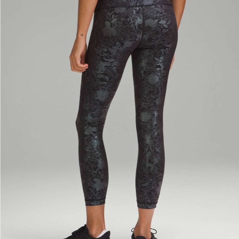 Lululemon RARE Wunder Under High-Rise Tight 25" *Shine
Logo SOLD OUT - Picture 2 of 5